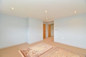 Principal bedroom- click for photo gallery